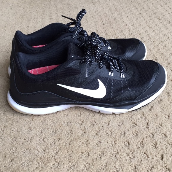 Nike Shoes - Almost New Nike Shoes sz 8.5 Black